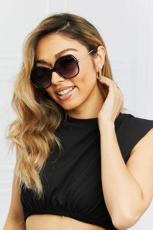 Fashionable Women Metal-Plastic Hybrid Full Rim Colored Sunglasses